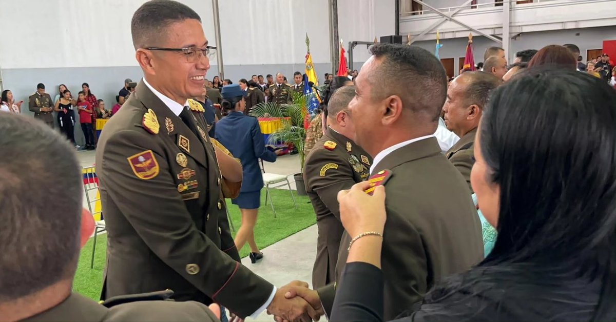 Se llevó a cabo acto de ascenso al personal militar en el estado Bolívar 

Detalles 🔗⏩ goo.su/usMUz