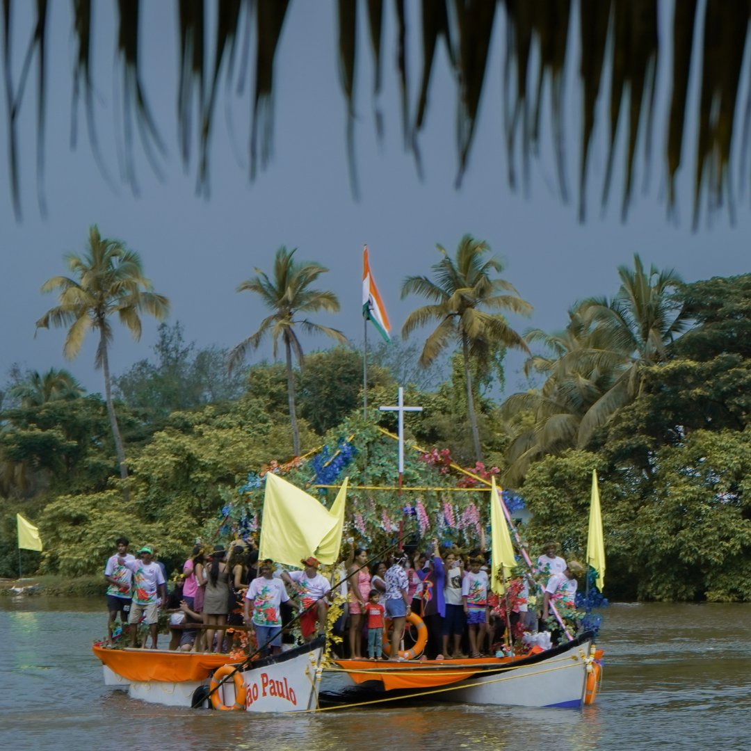 TourismGoa's tweet photo. Sangodd festival in Assolna was a colorful spectacle of decorated boats and lively festivities. This joyous celebration truly captures the essence of Goan culture and tradition.
#GoaTourism #RegenerativeTourismGoa #GoaBeyondBeaches #Sangodd #Sangodd2024 #Assolna #Goa https://t.co/aB8e09a1m1