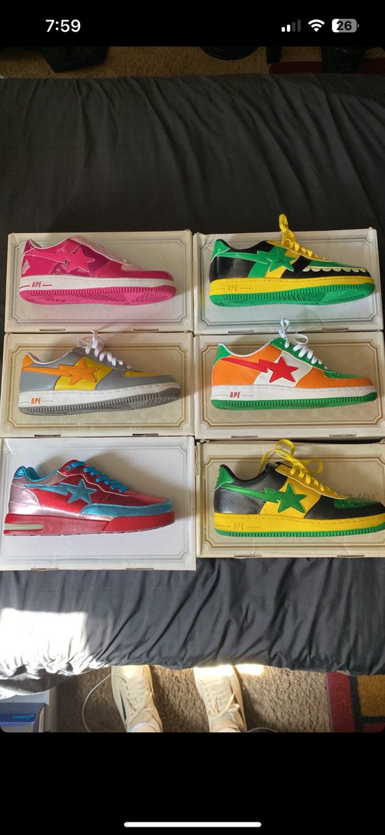 grailedpolice's tweet image. Which one you taking? #bapesta