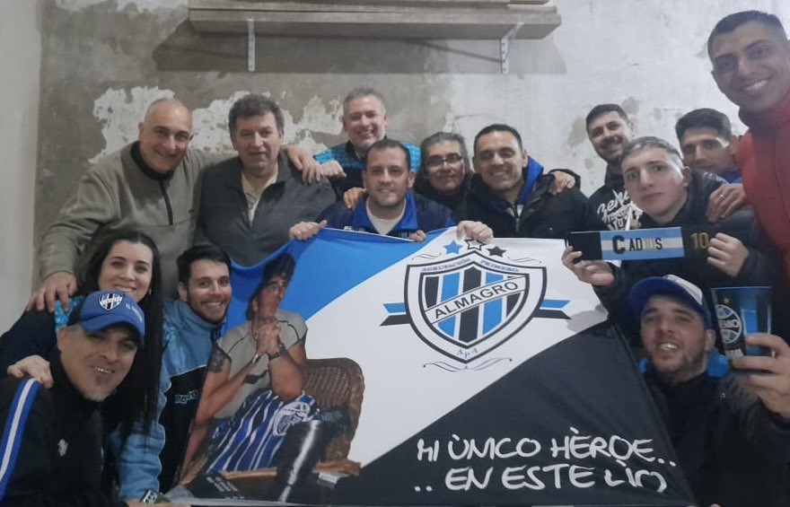 APAlmagro's tweet photo. Festejando otro aniversario más.
Pensando en nuestro Club, que hoy duele por donde se lo mire, pero aún así, siempre pensando en él. Sabiendo que, Primero Almagro, siempre.
Agrupación Primero Almagro
24/06/2016-24/06/2024
💙🤍🖤🎂. https://t.co/9YxokqicDX