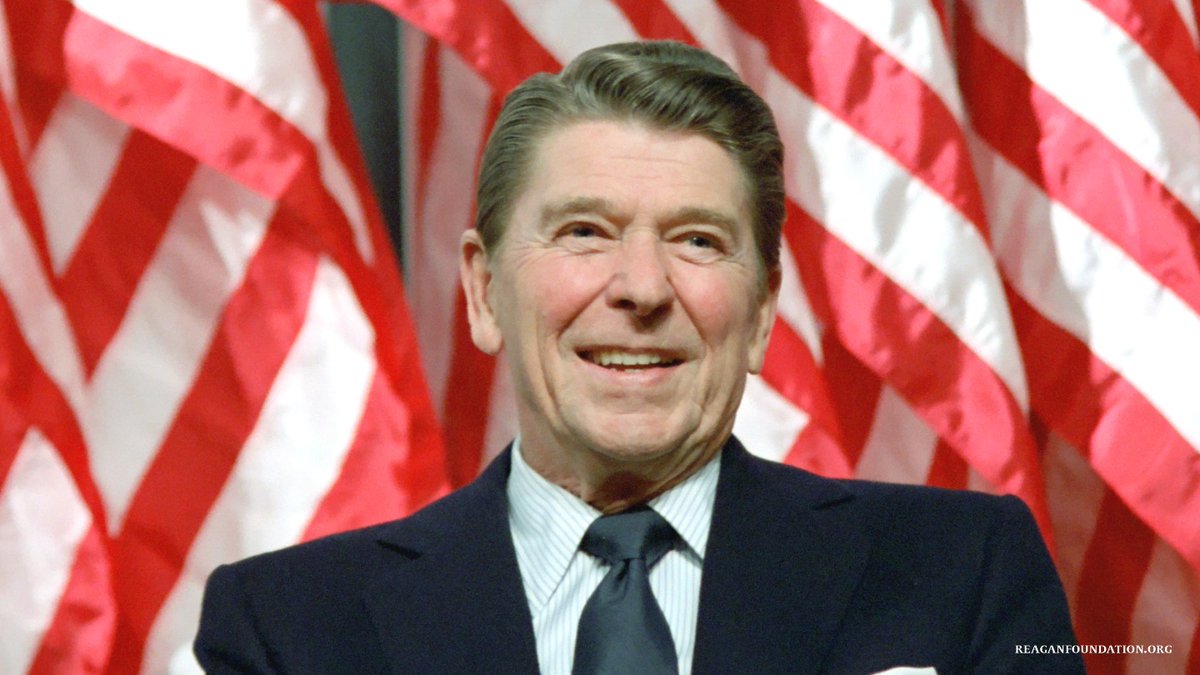 10 PÉROLAS DE RONALD REAGAN DE VALOR UNIVERSAL

1 - "Não devemos julgar os programas sociais por quantas pessoas estão neles, mas por quantas estão saindo deles."

2- "O melhor programa social é o emprego."

3 - "As melhores mentes não estão no governo. Se alguma estivesse, a