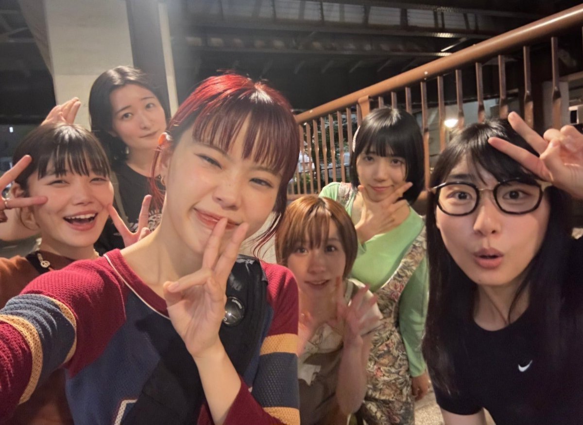 BiSHメンバーみんな揃ってる😭😭
やっぱり解散しても最高なグループや😭
夜勤中だけど、癒された✨
 #BiSH解散1年 
 #BiSH