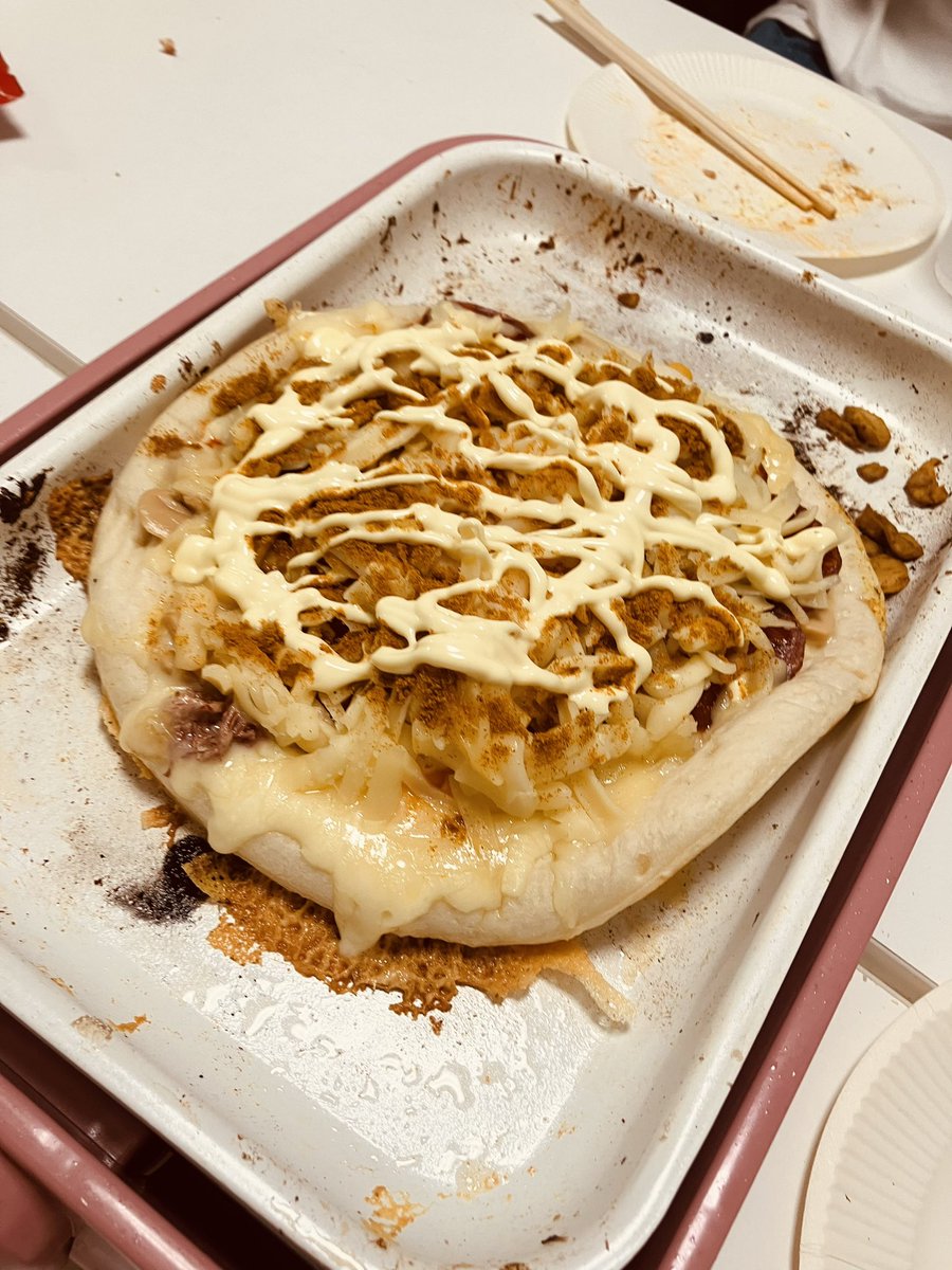 supervissimo's tweet photo. みんなでピザを焼いた https://t.co/J4Ly6d2DnO