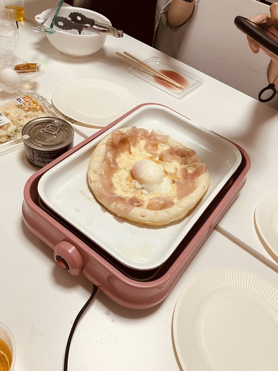 supervissimo's tweet photo. みんなでピザを焼いた https://t.co/J4Ly6d2DnO