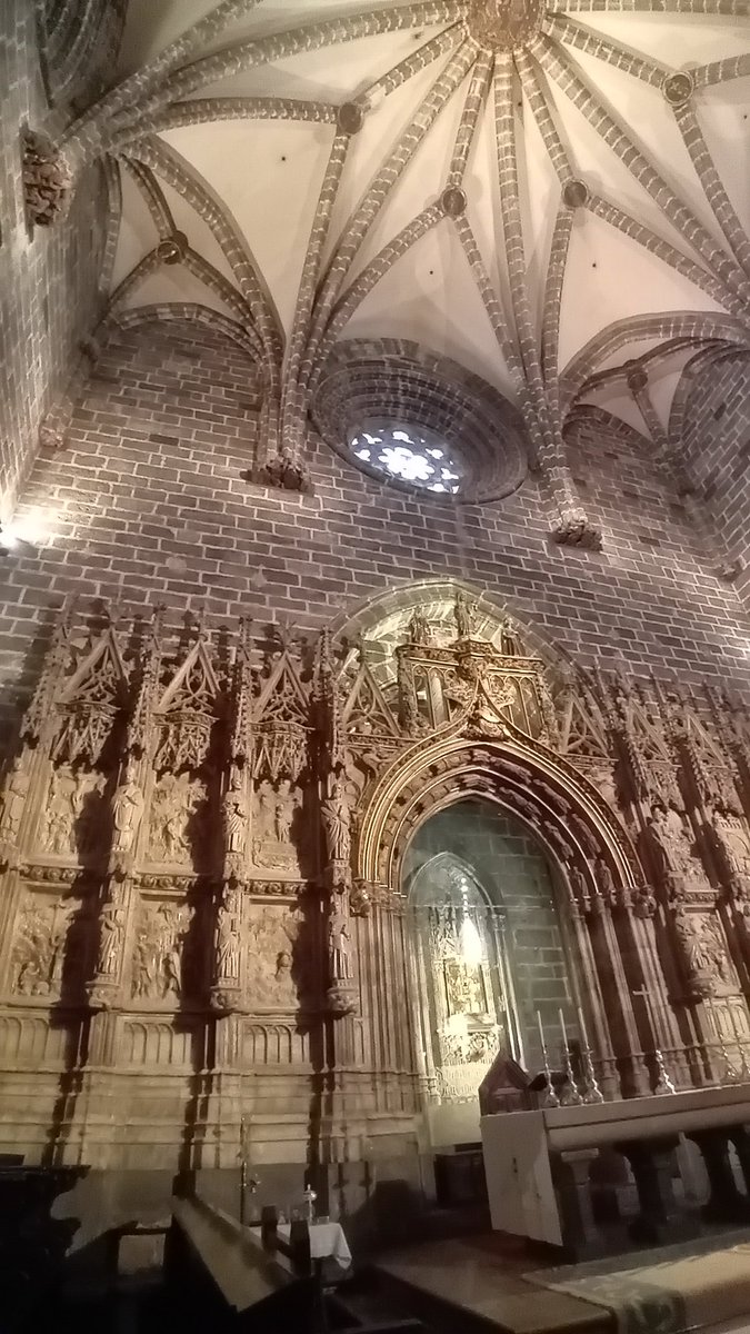 rascka17's tweet photo. #Valencia #CatedraldeValencia #SantoCalice #SantoCaliz #Spagna https://t.co/aGsXYZXfgs