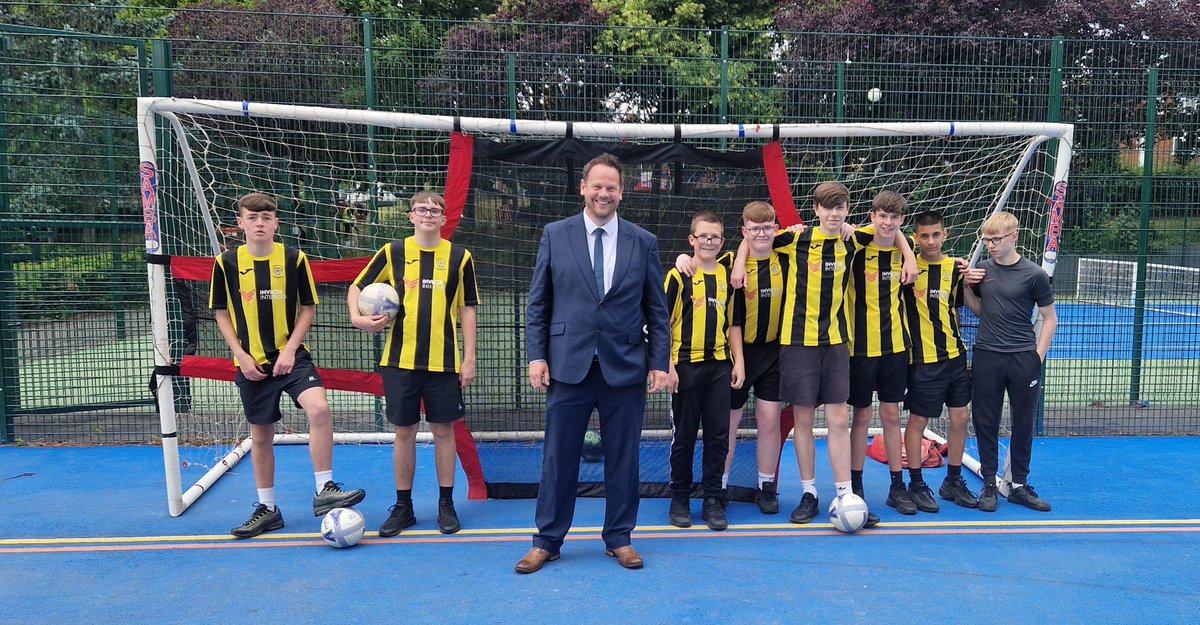 Great to see <a href="/simonlightwood/">Simon Lightwood MP</a> visiting the  <a href="/WrenthorpeRgrFC/">WrenthorpeRangersFC</a> U15s stalls at Wrenthorpe Gala. 

We are raising funds for our Tour next year. 

He even scored top bins in our penalty shoot out. <a href="/UKLabour/">The Labour Party</a>