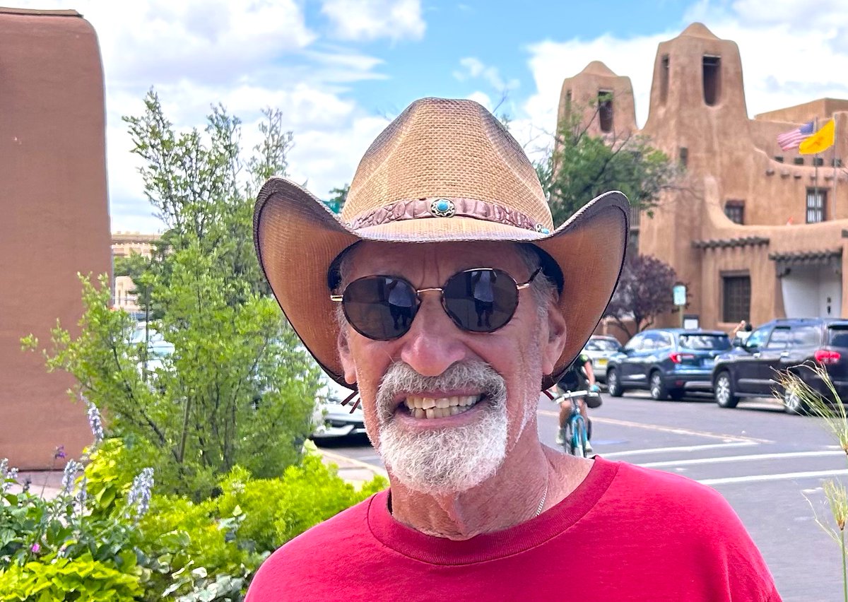 etrules's tweet image. What's in a Hat?, by @etrules Yesterday I got a new hat. On the Santa Fe Plaza. How do u like it? open.substack.com/pub/trules/p/w…