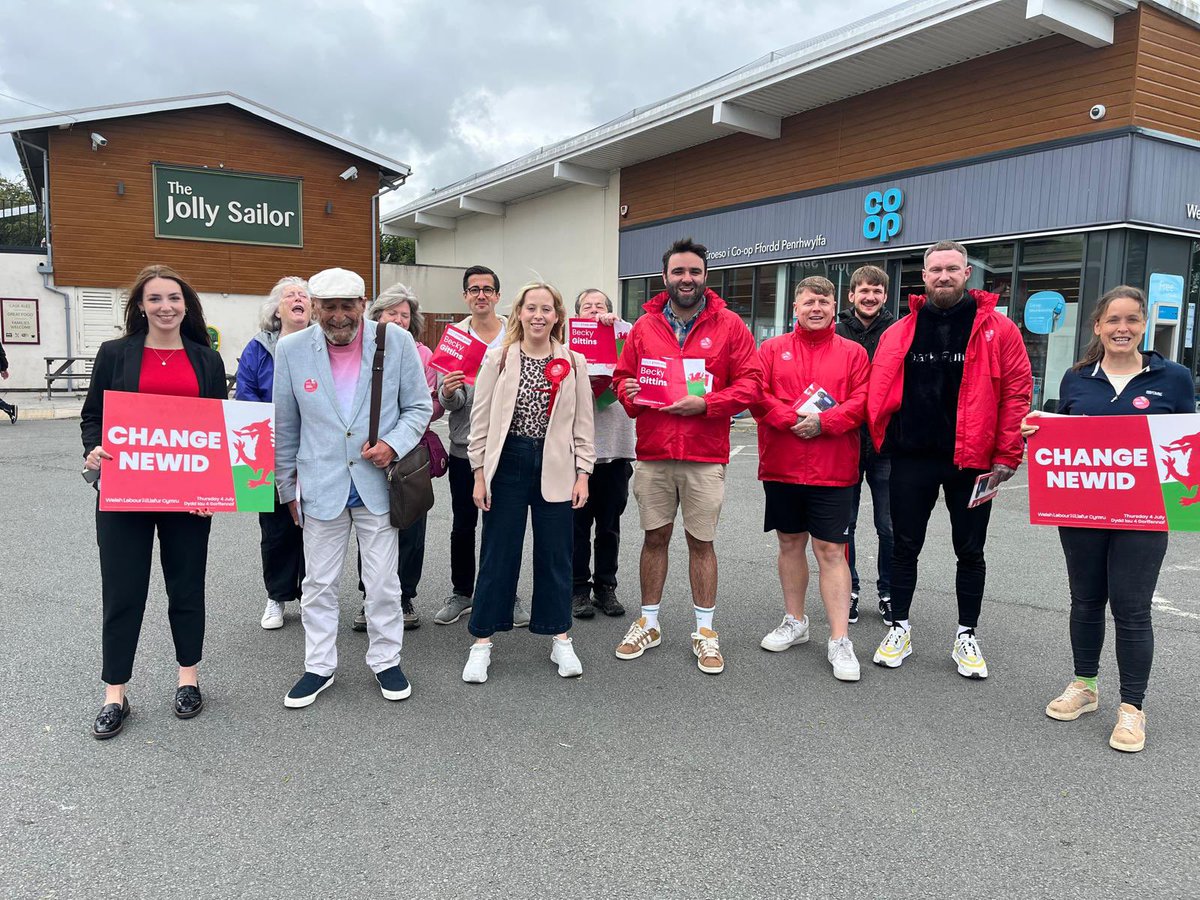 becky_gittins's tweet photo. We’ve been busy dodging showers and making the case that it’s time for change.

Thank you to our incredible volunteers for all their hard work. https://t.co/pw6kIrcgF2