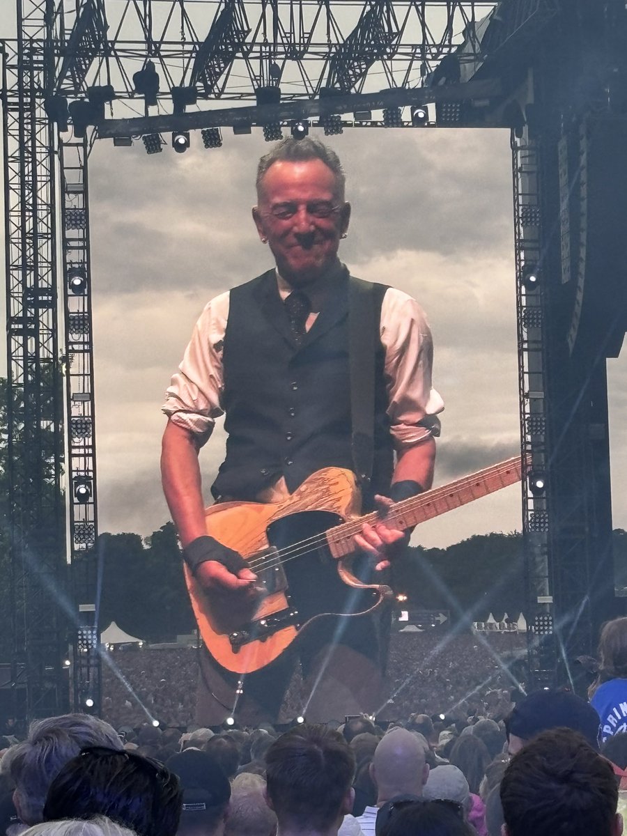Het mag dan wel regenen maar wat is dit toch gaaf. #BruceSpringsteen