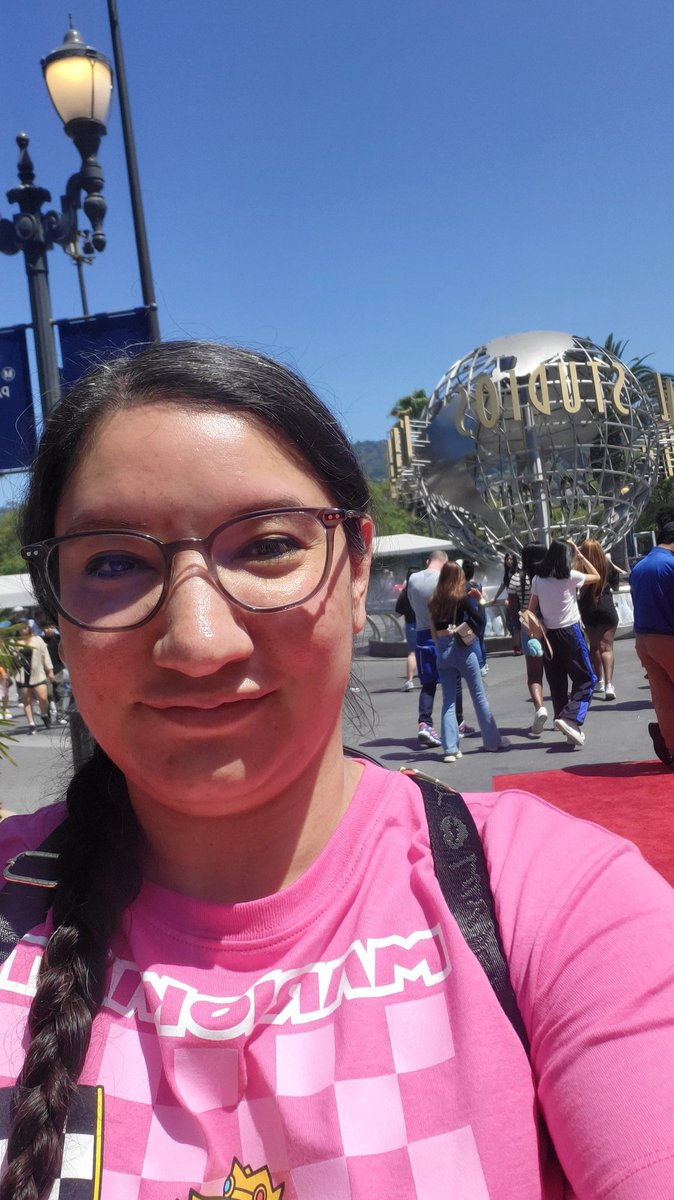 At Universal today, nice to put worries aside and enjoy making memories, though I am saddened by the lack of Trolls merch #ehlersdanlos #universalstudioshollywood #whitematterdisease #invisibleillness