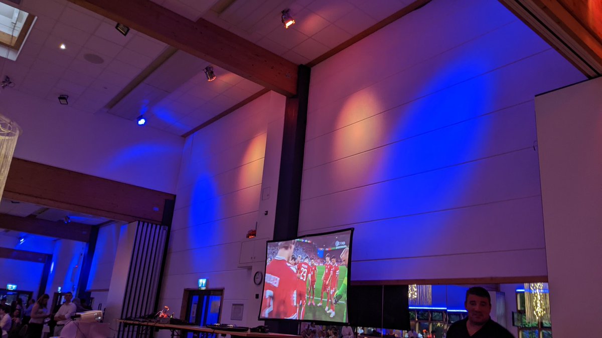 maryunixx's tweet photo. public viewing auf dem abiball meines bruder was hier los https://t.co/dISXKa8Cqn