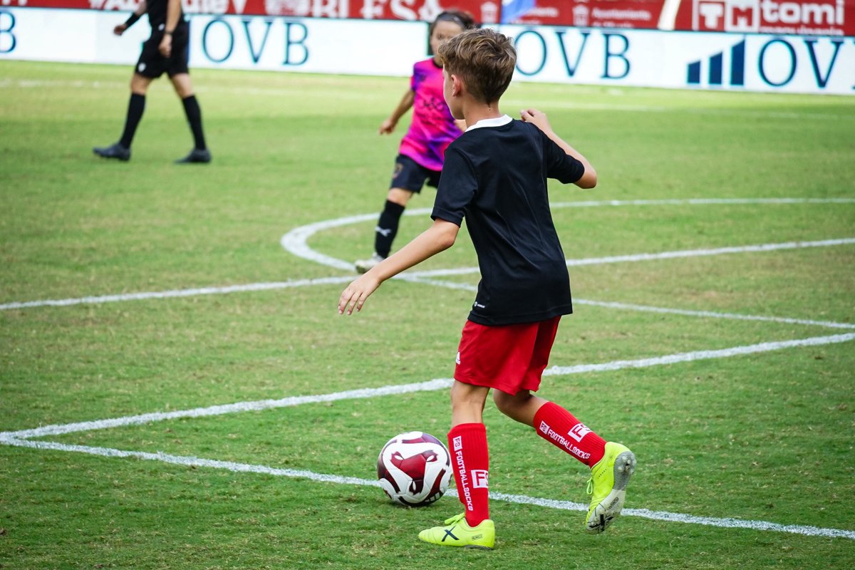 🏆 Segundo día completado en el Torneo 𝗣𝗜𝗠𝗘𝗡𝗧𝗢𝗡𝗘𝗥𝗢𝗦 𝗖𝗨𝗣 en el estadio.

💪 ¡Suerte mañana para la fase decisiva!