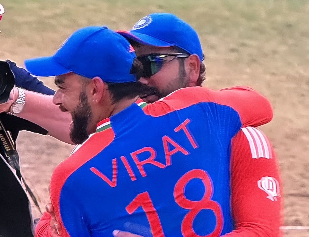 Yours_Viru's tweet photo. Thank you so much Rohit and Virat for everything 🥹🫶🏻 https://t.co/34REr3fxSa