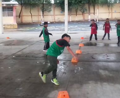 hmora3871's tweet photo. @FAHHdeporte en la Escuela de Participación Social No. 7 Alcaldía M.H.
Donación de 🏀⚽🏐, plática del #SemaforoDepprtivo🚦, Actividad Realiza juego tradicional "La Quemada"
#HectorMora https://t.co/ICZySWyd9J
