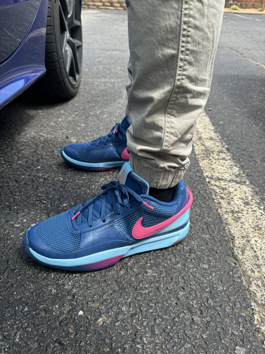 itsNotesworthy's tweet image. Might as well continue the weekend with another pair of one of my favorite NBA players in a new release colorway. 

@Nike @nikebasketball @JaMorant 

#kotd #ja1 #nikebasketball #nike