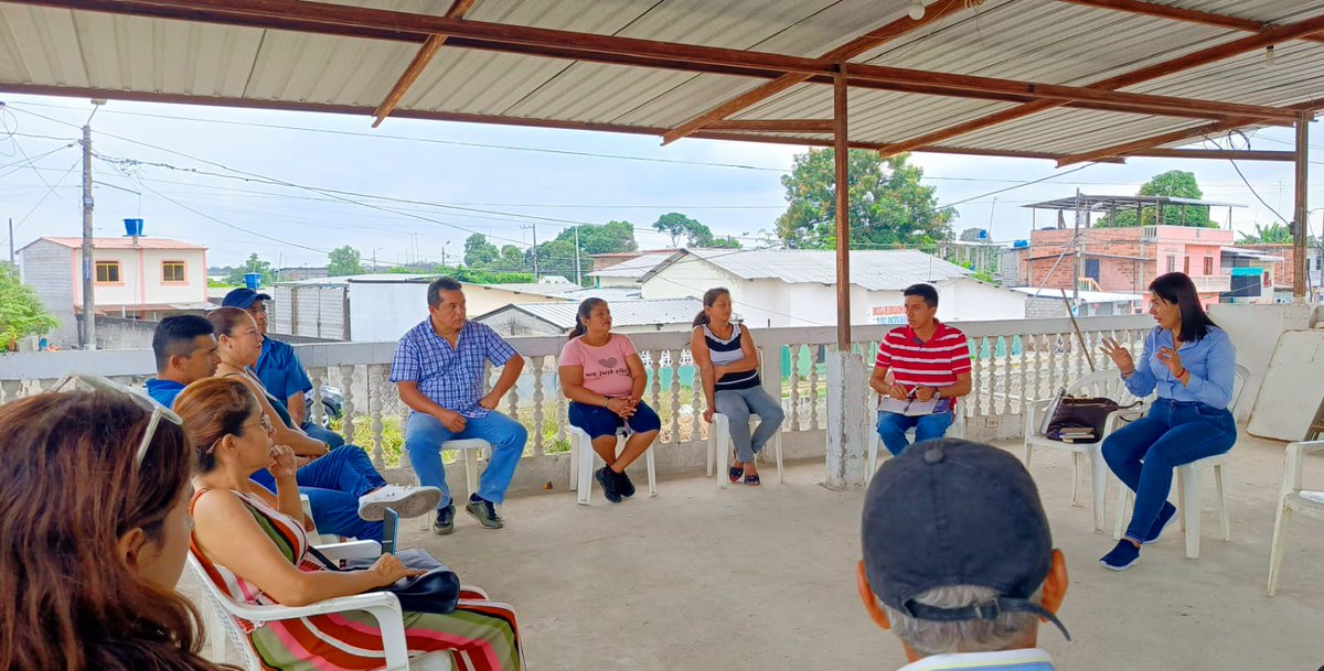 RC5_Salitre's tweet photo. 👣Nuestra visita en Territorio
Nuestra Parroquia #Vernaza Revolucionaria empezó la planificación para recuperar el #PoderDeLaGente.
Hombres y Mujeres Líderes que se unen a este proyecto. @MashiRafael
#ElPoderDeLosSalitreños
#ElPoderDelEcuador https://t.co/pO1brWjtCd