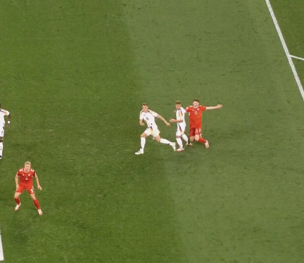 bestchannel225's tweet photo. #EURO2024
#GERDEN
The reason Goal disallowed coz #Kimich blocked the #Denmark player https://t.co/dJOlDsI0pP