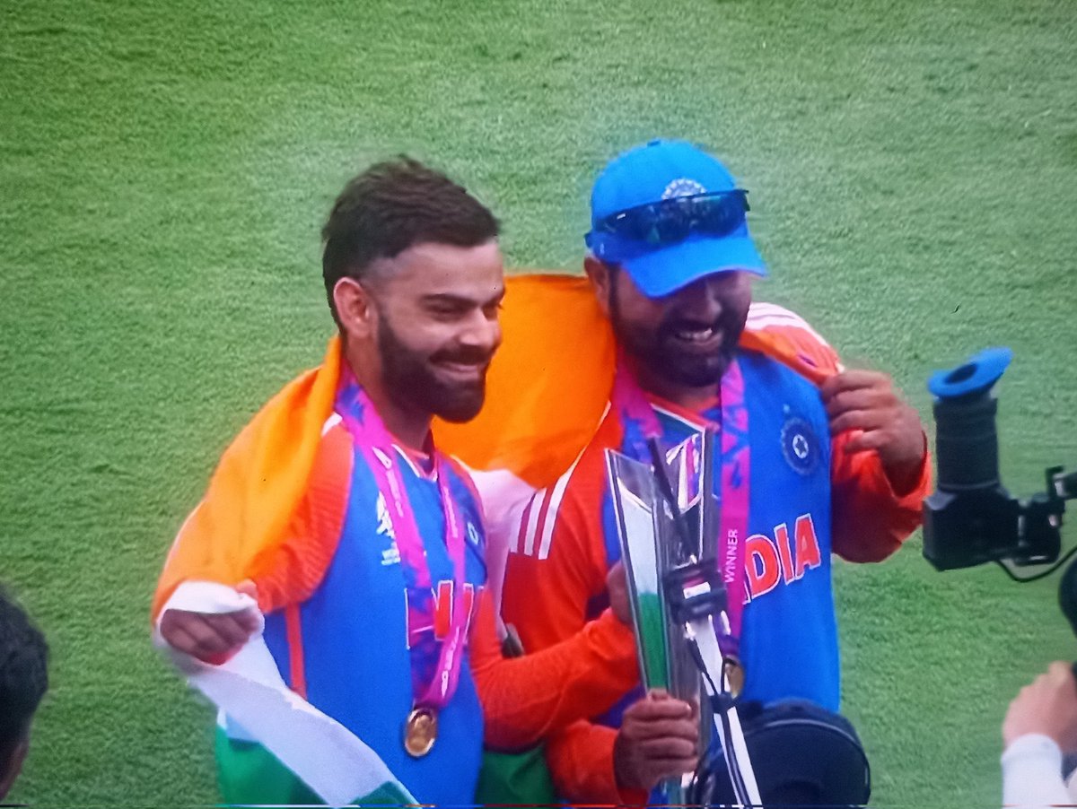 Thesarfaraz18's tweet photo. Two GOAT’s

#RohitSharma𓃵 
#ViratKohli𓃵 
#T20IWorldCup 
#ViratKohli https://t.co/89VzO1k7rB