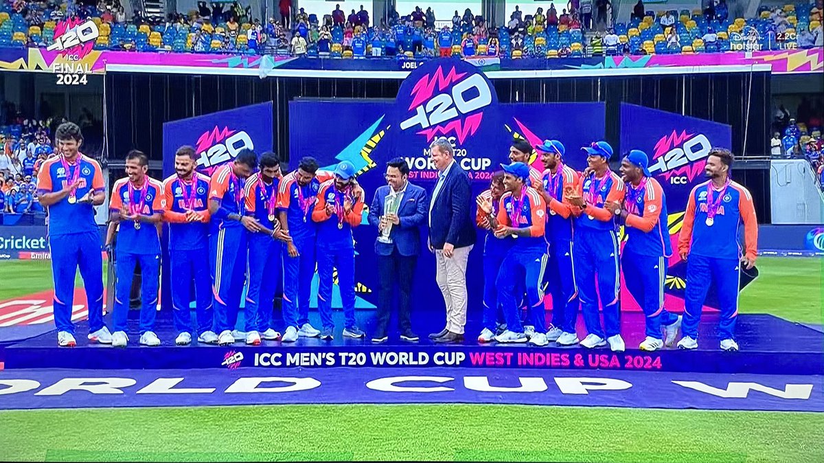 escapeteddy's tweet photo. One was Dhoni era and this World Cup was for Virat and Rohit Era 🔥🇮🇳🫶

#T20IWorldCup #T20WC2024 #indiawins #ViratKohli𓃵 #RohitShamra #hardik #surya #T20WorldCupFinal https://t.co/zVti3pMNXG