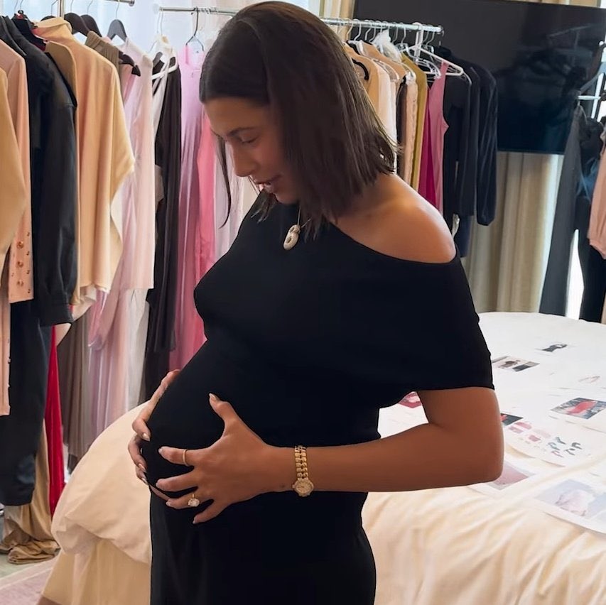 lovrhode's tweet photo. mother mode 🤰🏼🤎 https://t.co/Z8PIVmrzao