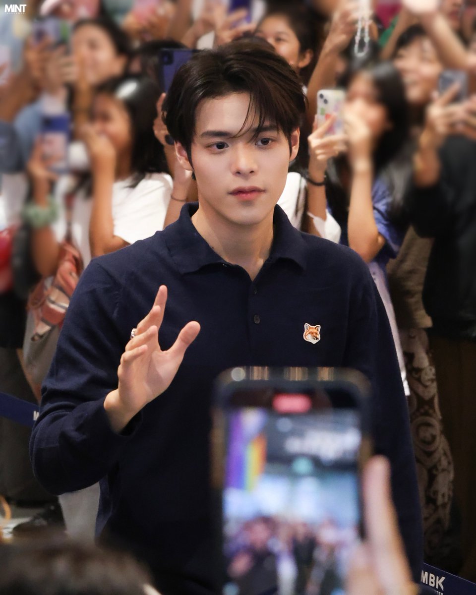 นั่งทั้งคาบ ไม่ทราบอะไรเลย tweet media