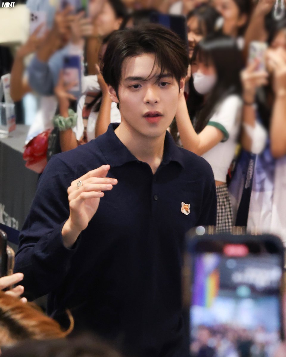 นั่งทั้งคาบ ไม่ทราบอะไรเลย tweet media