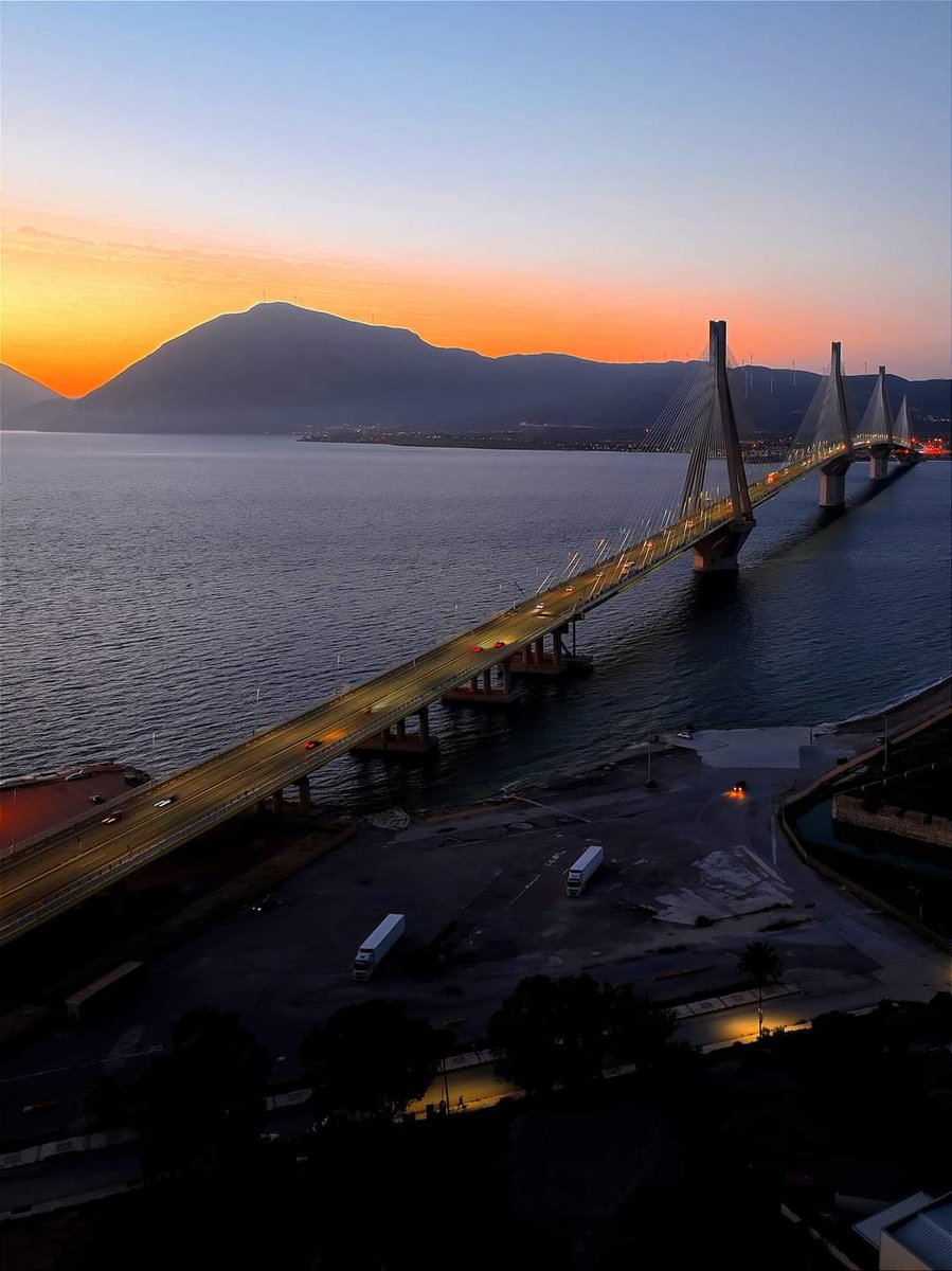 HermesZ69's tweet image. Οι δυνατοί άνθρωποι δεν βάζουν
τους άλλους κάτω, αλλά τους
τραβάνε να σηκωθούν...
Κάλο ευλογημένο ξημέρωμα!!!