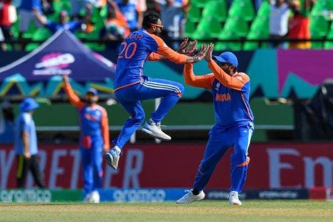 sushantsinghbjp's tweet photo. ऐतिहासिक 🇮🇳

भारतीय क्रिकेट टीम ने T20 विश्वकप के फाइनल मुकाबले में शानदार प्रदर्शन करते हुए दक्षिण अफ्रीका को हराकर विश्वकप अपने नाम कर लिया है।

इस ऐतिहासिक जीत पर प्रत्येक भारतवासी हर्षित और गर्वित है।

टीम भारत के सभी खिलाड़ियों को बहुत-बहुत बधाई!

#T20WorldCup #SAvIND #Final https://t.co/bwVu8hPthd