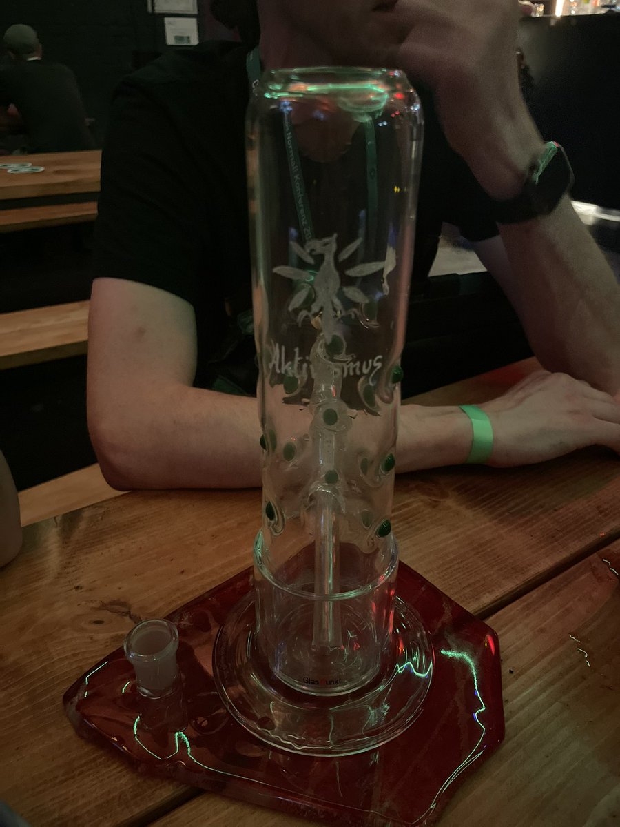 OrangeUtane's tweet photo. Der #Hanfadler für aktivismus geht an euch, herzlichen Glückwunsch #Weedmob
Vielen Dank @hanfverband für diesen tollen Preis ❤️ https://t.co/eQFjRYSvWX
