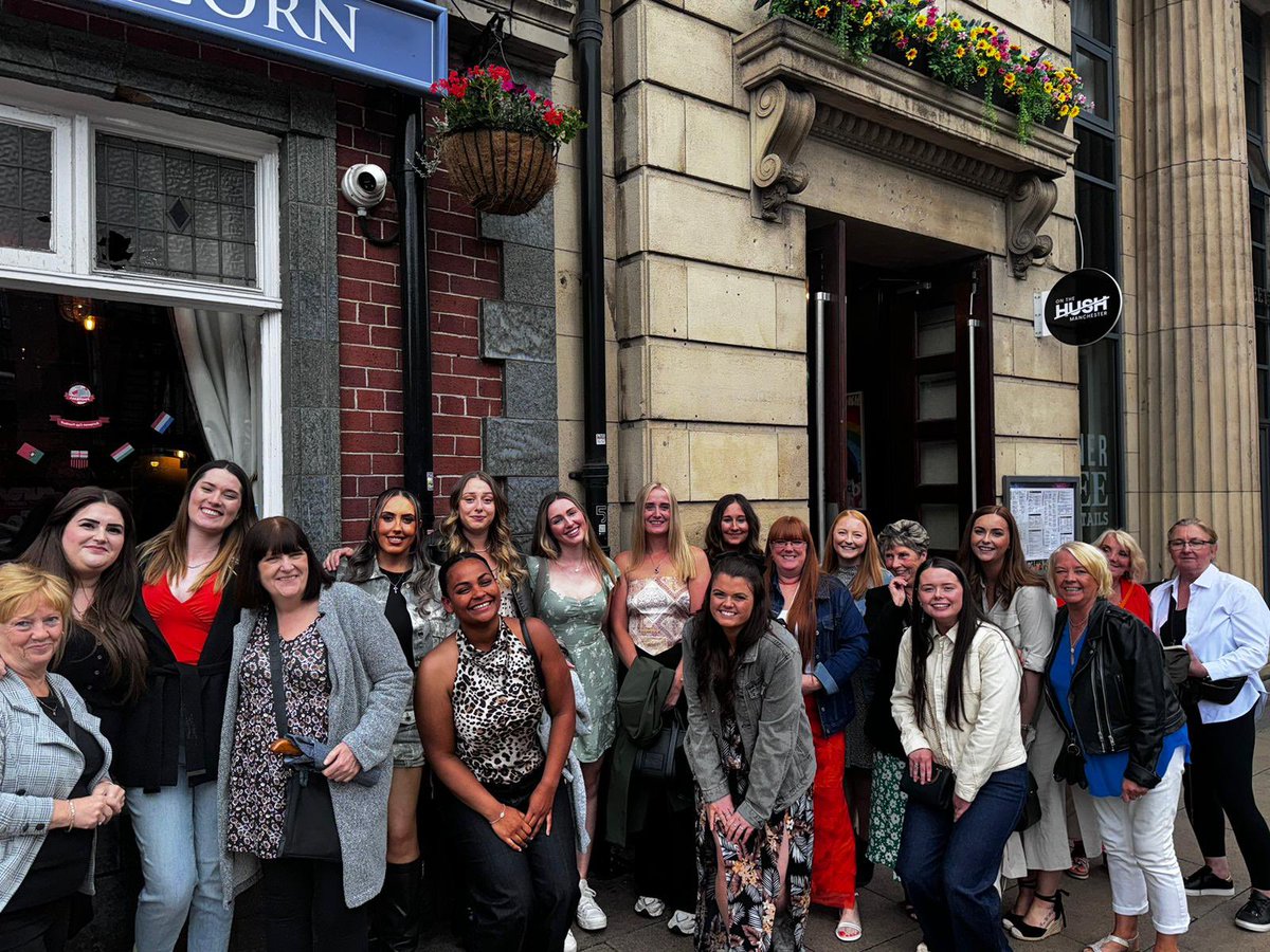 Farewell brunch for our Tayla today 😥❤️

Lovely to be joined by some of the old Pearce gang too, always family 💫🤍