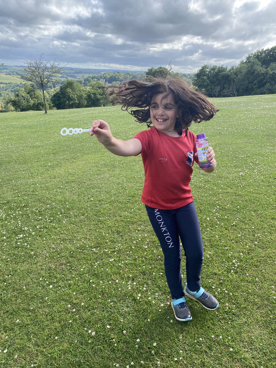 MonktonYear4's tweet photo. Happy Summer days 😊 #MonktonYear4 https://t.co/Dt3JU2TR3L