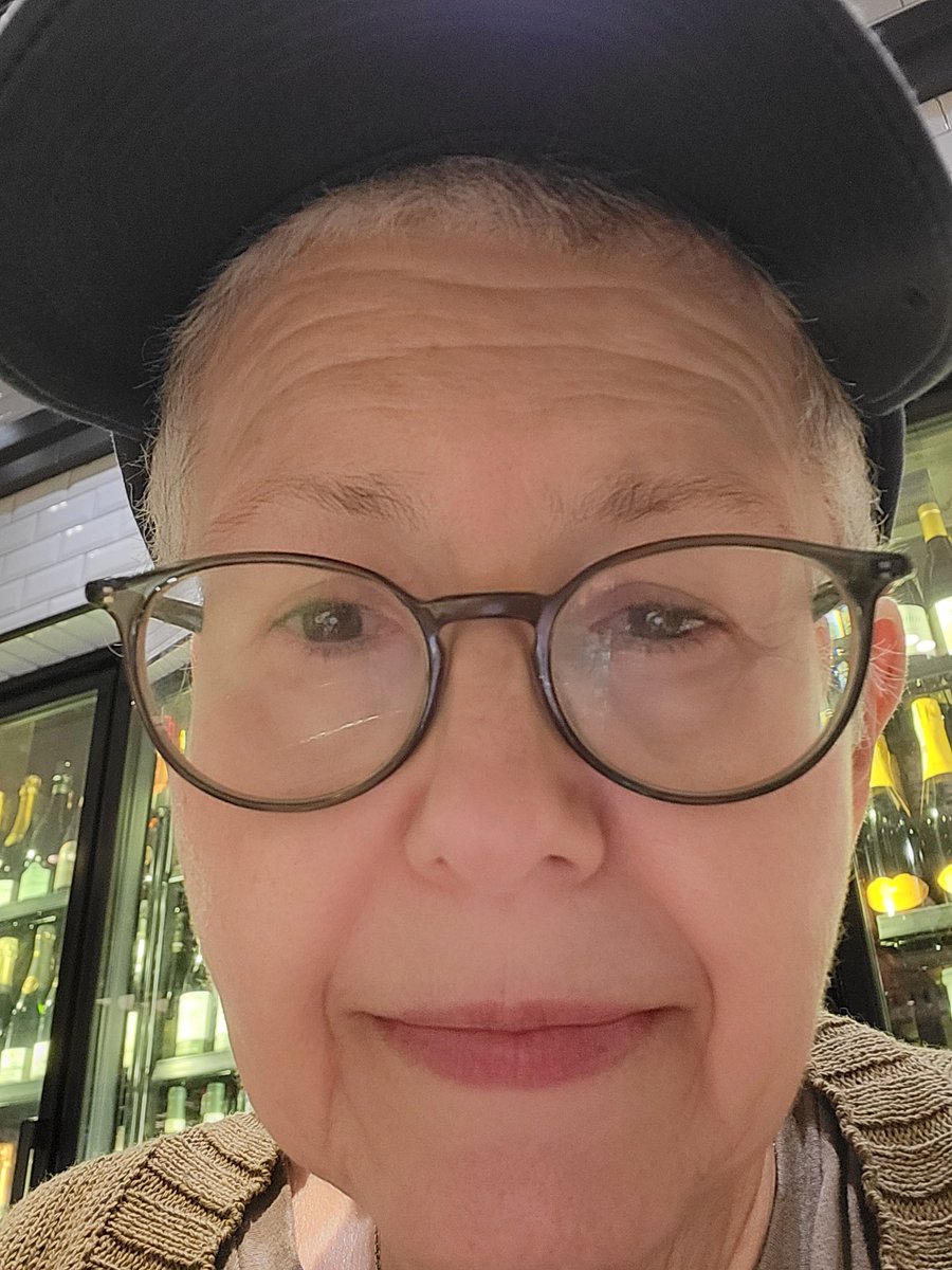 YoyiRoots4Hoops's tweet image. @CasaTuaCucina in @BrickellCityCtr:  #tagliatelleagliolio served with #olivebread available to dunk in #oliveoil!  Tackling a local #pilsner.  I won't be able to resist their #gelato--
Then:  it's @ZARA sale time!