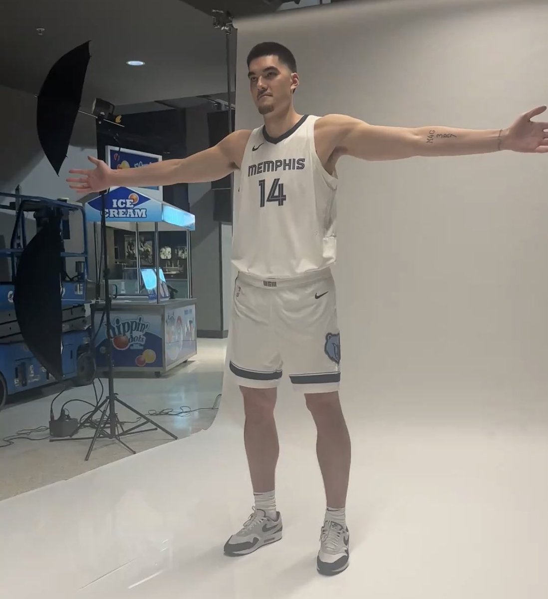 Being 7’4 and this beefy is insane