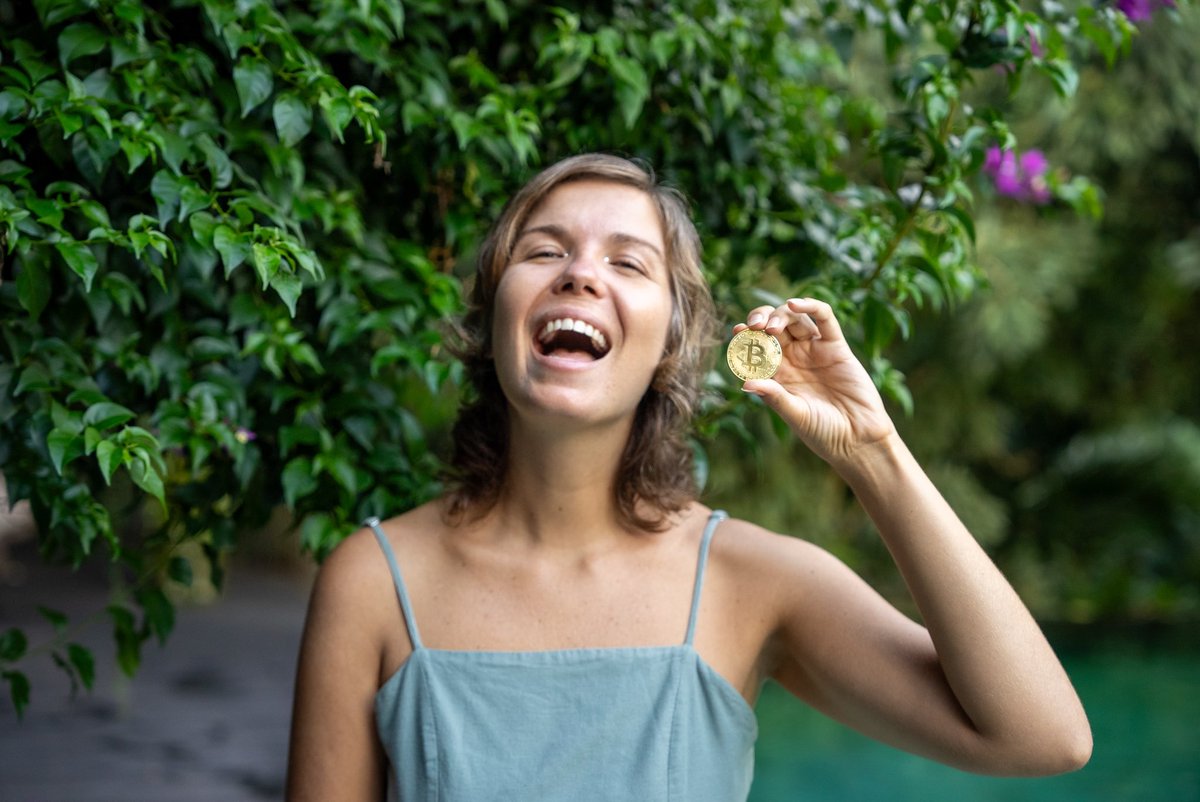My fashion sense: A mix of chic and ‘I just rolled out of bed to check crypto prices.’ #OOTD 😎