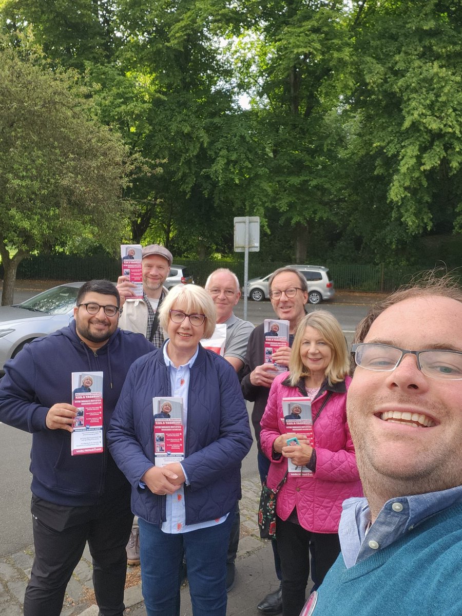 PJFerguson18's tweet photo. 🌹An incredible shift by our volunteers for the final Saturday of the campaign. We’ll keep fighting for every vote to win the trust of Glasgow West.

Voting @ScottishLabour ensures Scottish MPs are at the heart of a UK government, delivering the change Glasgow West needs.

#GE24 https://t.co/pOAHf7juPa