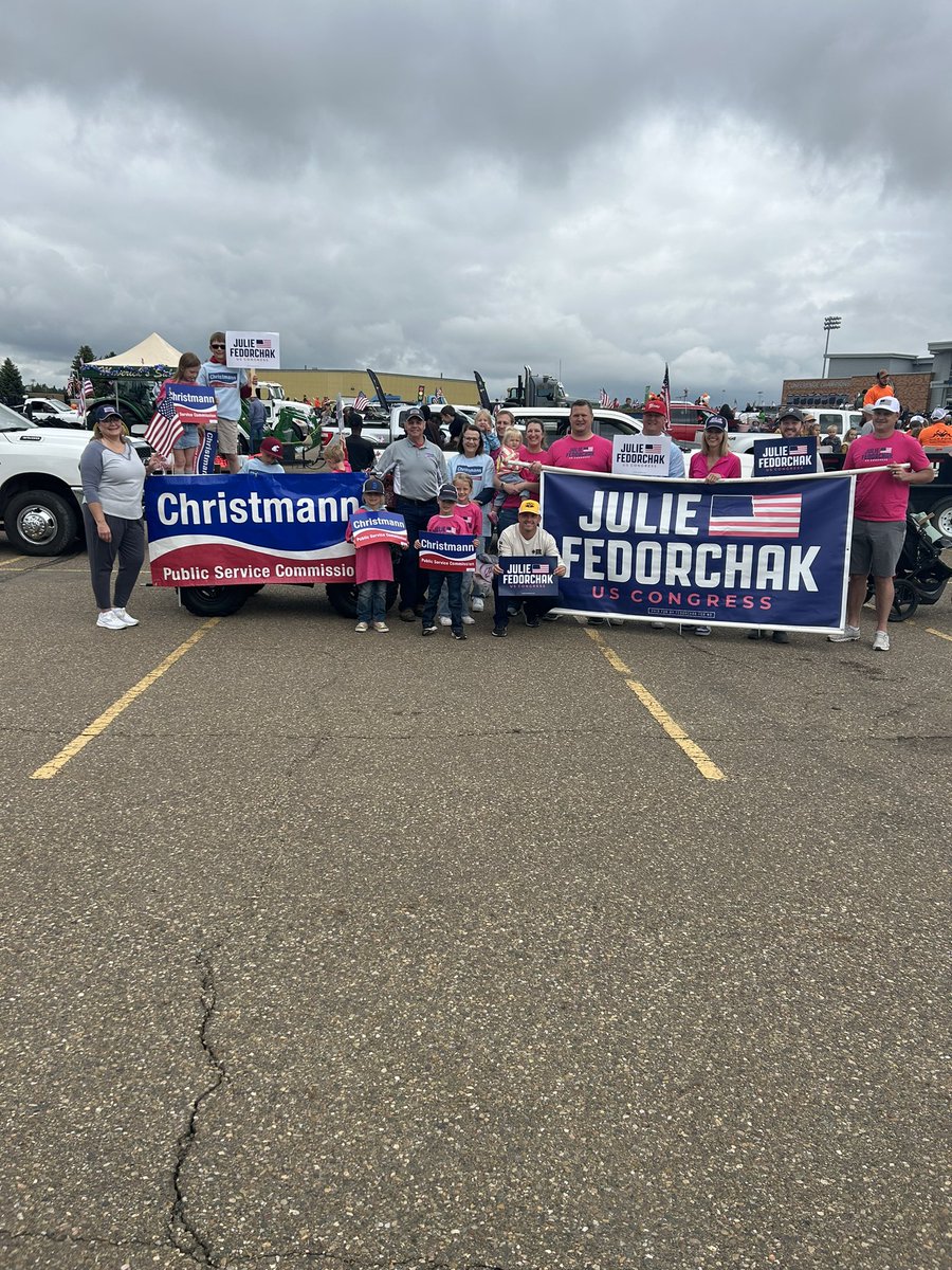 Great day in North Dakota repping two fantastic candidates in Dickinson,ND!

<a href="/julie4nd/">Team Fedorchak</a> <a href="/fedorchak4ND/">Julie Fedorchak</a> and Randy Christmann are the best! 

Emmy, Wyatt and Henry had a blast!
