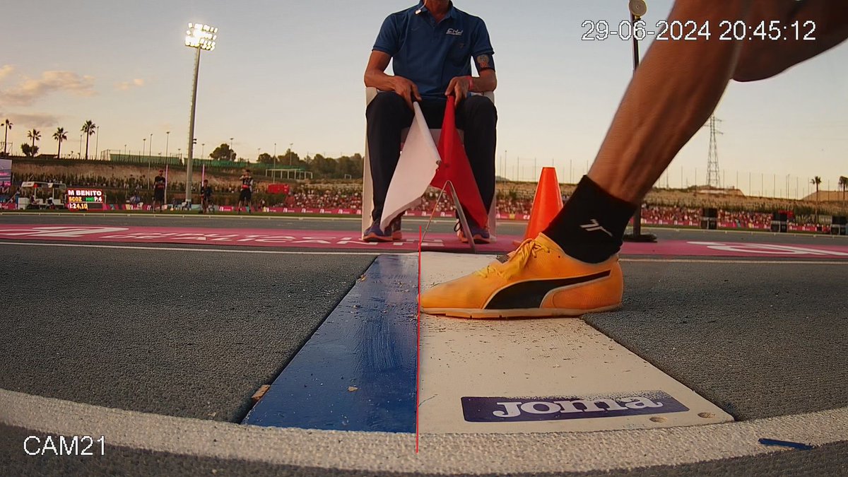 atletismoRFEA's tweet photo. Hacía tiempo que no veíamos una final de longitud 🚹
de #CEAtletismo tan emocionante ...

... tanta que hasta el final no llegaron los largos vuelos por encima de los 8 metros que decantaron al campeón @AerolineasWar (8.17 m) y lo que pudo ser el vuelo final de @Eusebio_Caceres en el sexto intento, que fue nulo por nada.

Aquí tenemos la prueba 📸 del VAR