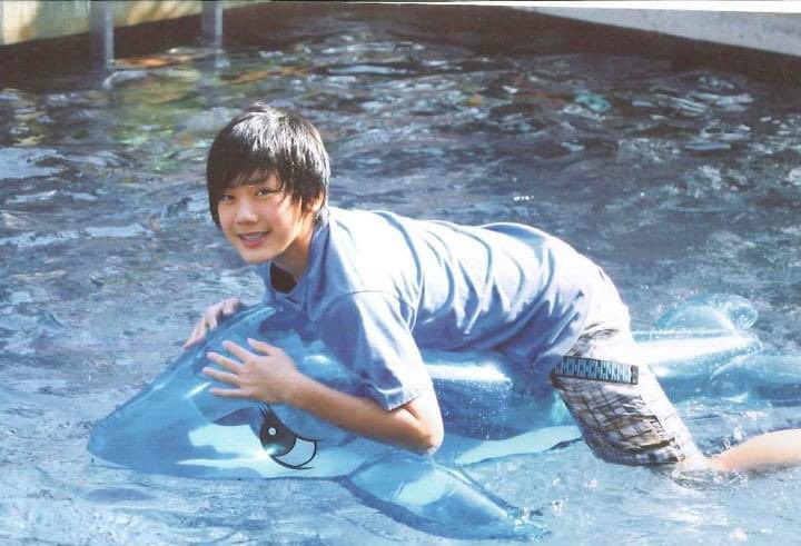 〃∩ ∧＿∧
　⊂⌒(　･ω･)     เล่นน้ำกันคับ 
　　＼_っ⌒/⌒c
　　　　⌒ ⌒