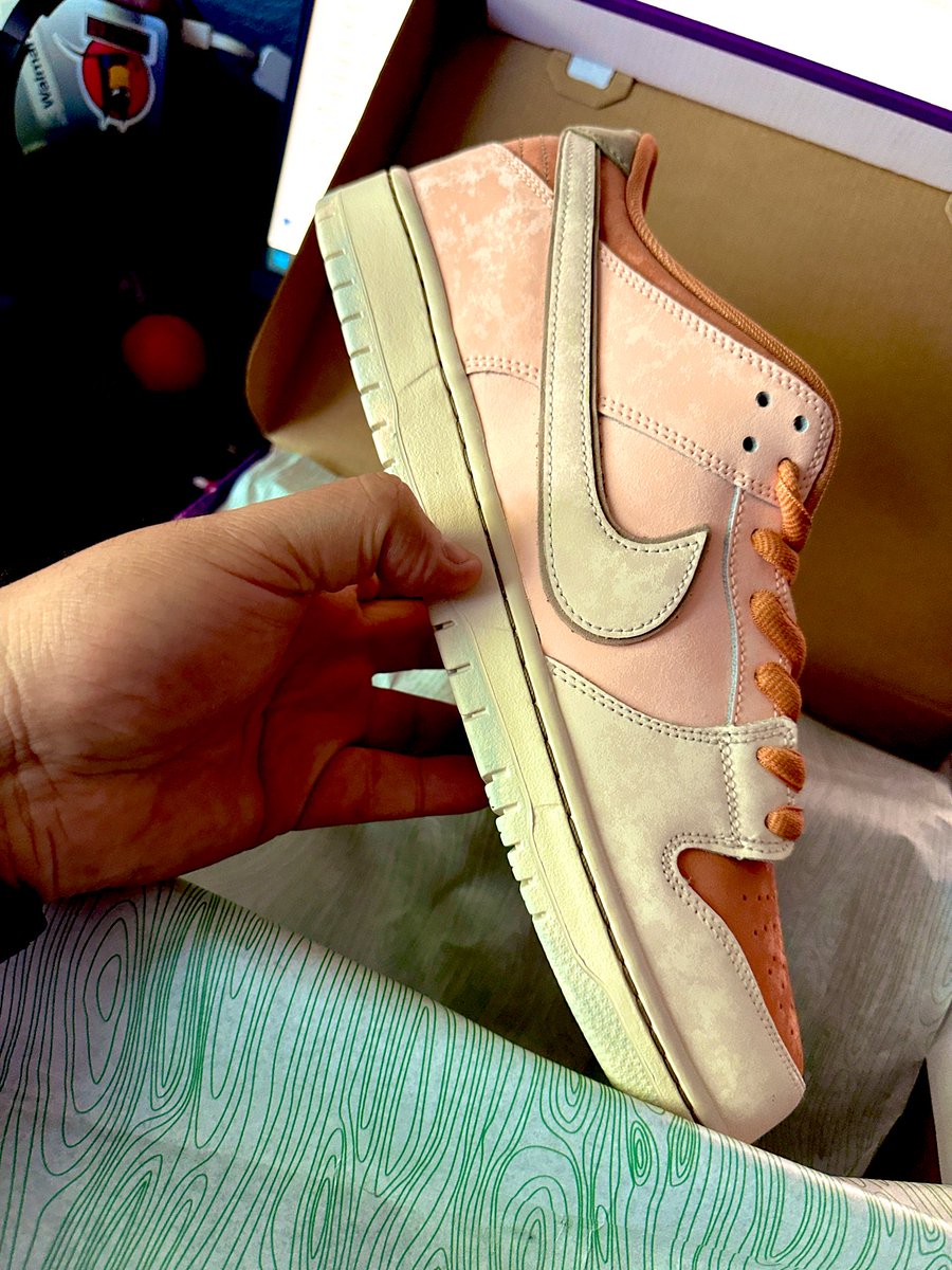 the00Beard's tweet photo. Latest pickups. Cigars to sneakers. 
DT&amp;T Sobremesa Solita Churchill and Barba Amarilla. #nikesb #dunklowsb #trocaderogardens #jordan1 #89whitecement #fyp #dtt #sobremesa https://t.co/GfRFrae98Y