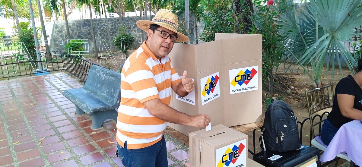 Bien temprano fui hoy 29j a verificar, probar y practicar en el simulacro electoral, este simulacro es de todos y todos debemos estar familiarizados con el sistema.
<a href="/EdmundoGU/">Edmundo González</a> 
<a href="/MariaCorinaYA/">María Corina Machado</a> 
<a href="/octavioortag/">Octavio Orta González</a> 
<a href="/VzlaPosible_/">Por La Venezuela Posible</a> 
<a href="/mpv_nacional/">MPV</a>
#VamosAGanar