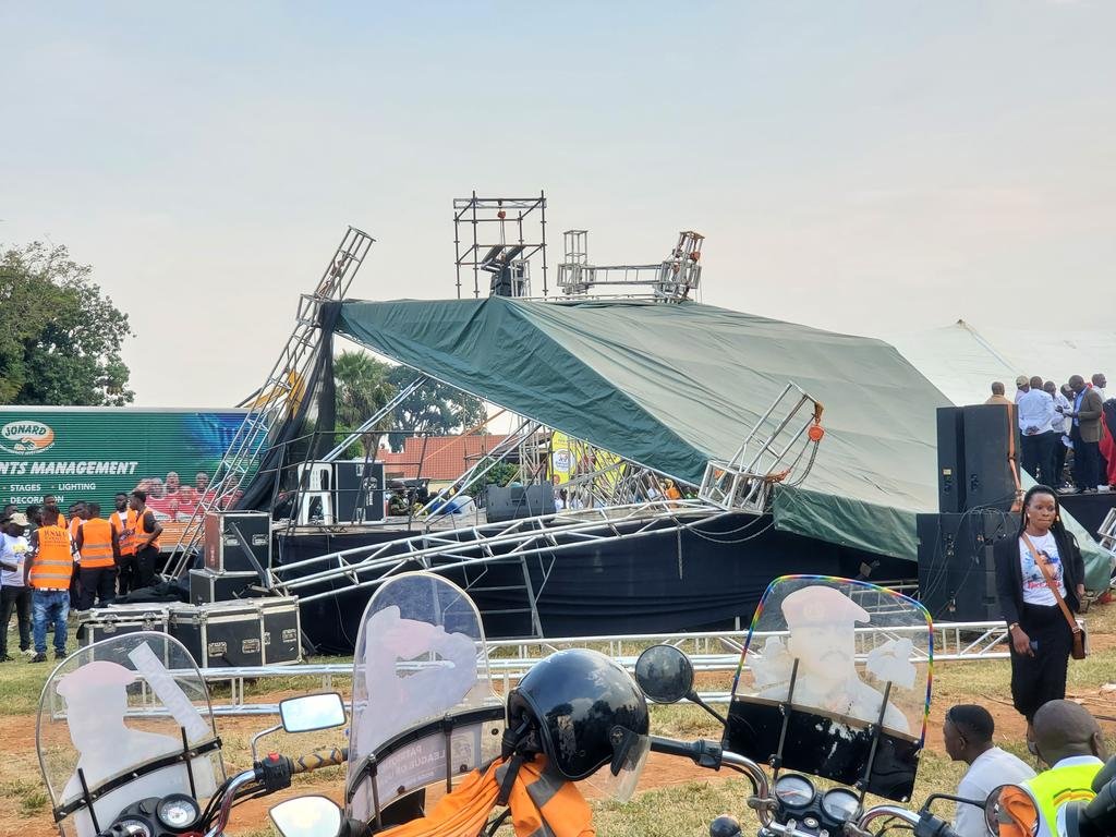 afrovertize's tweet image. #Hoima: This PLU event stage collapsed as people were celebrating the appointment of Gen Muhoozi Kainerugaba as Uganda's army chief.

In March, President Museveni appointed his son as the chief of defence forces, raising concerns that he is grooming his child for the presidency.