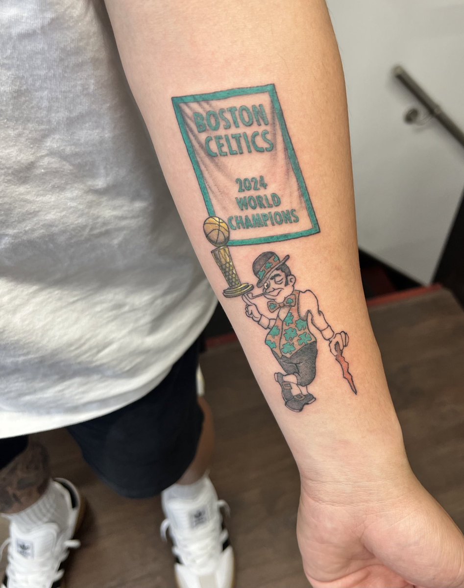 _gtrey11's tweet photo. LETS GO CELTICS ☘️ @celtics @BriMarieD @CelticsGRD @bredhampton @jaytatum0 https://t.co/lSniQTLfme