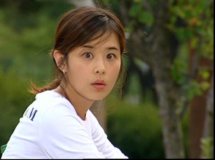 작업 영상으로 유튜브 옛날 드라마가 최고. 오늘은 드라마 '단팥빵' 나는 예전에도 지금도 4차원 어쩌고 하는 사람 안좋아 해서 최강희씨 별 관심...