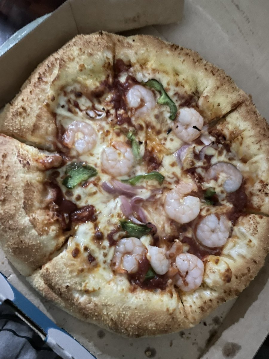 neobdf's tweet photo. @DominosMY i want a refund. I ordered prawn sensation with cheese burst crust and aloha chicken with mozarella cheese tarik yet i got the opposite crust. Refer picture below, lets settle my refund. https://t.co/G2kd3GC3Xb