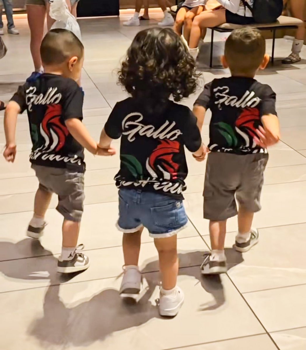 GalloEstradaOfi's tweet photo. Mi motivación el día de hoy mis hijos y mi esposa Viridiana Gallardo !!! https://t.co/unIjNMcQ83