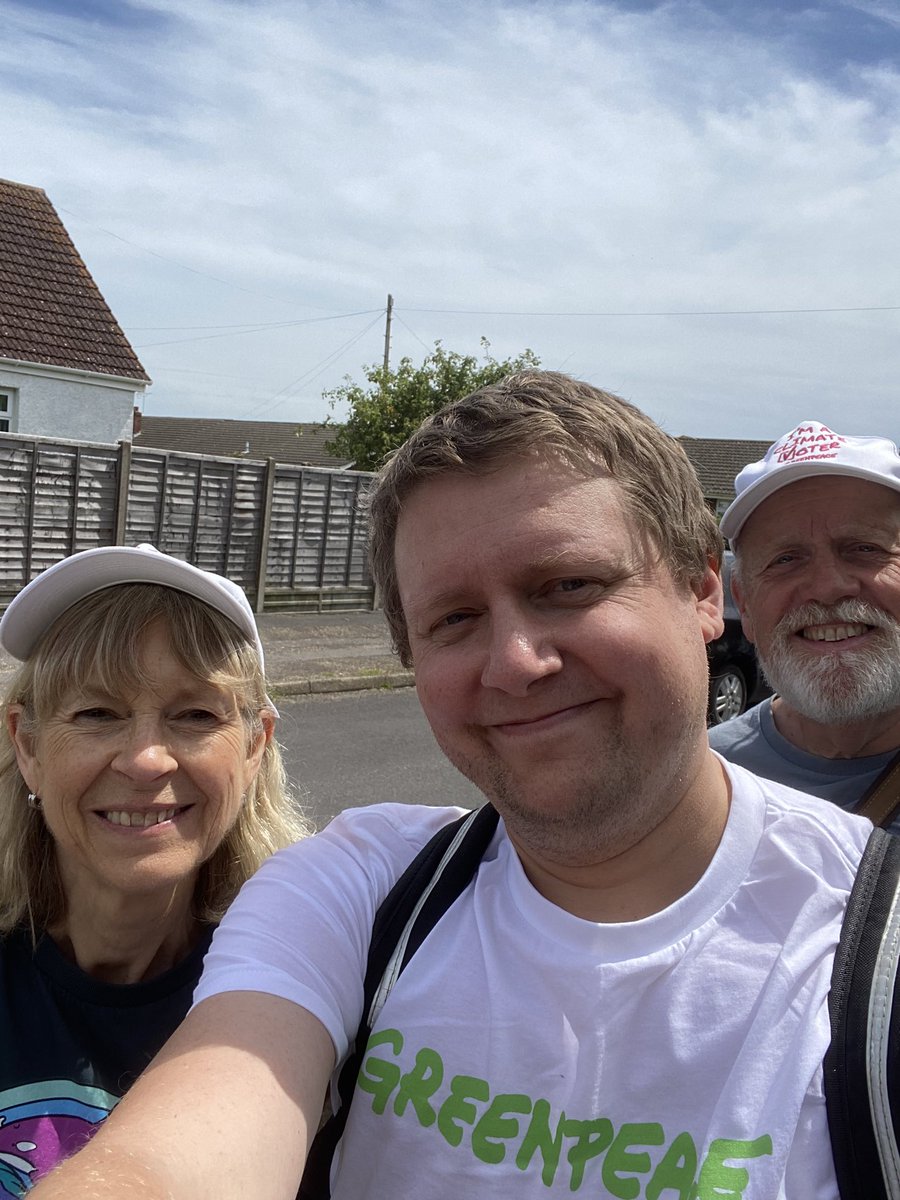 We had very interesting discussions with people recently affected by flooding on Hayling Island today. One person said quite a few are already moving out because of it!

Most people we spoke to were very concerned with the #ClimateCrisis 

Pledge here: act.gp/climatevoters