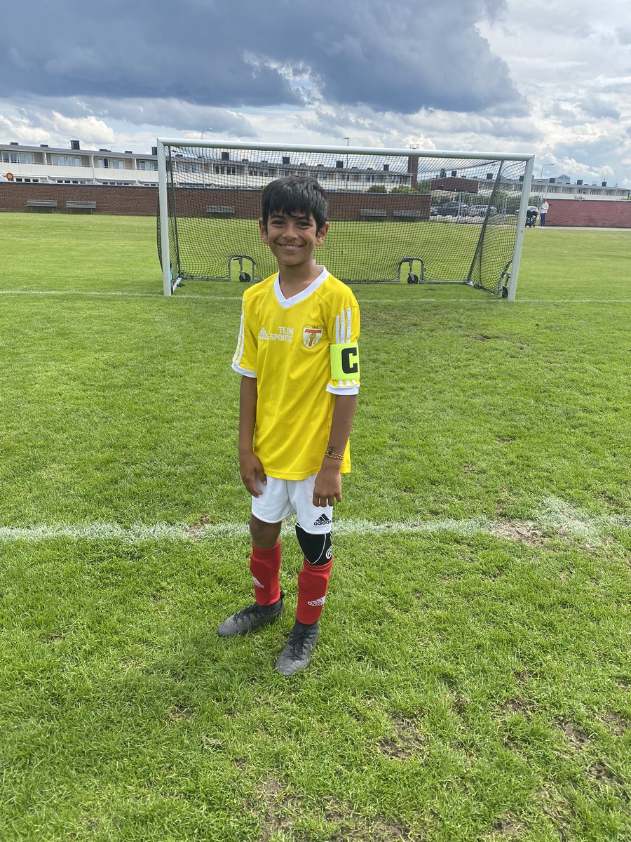 Gick bara första dagen av sommarlovets fotbollsskola och vägrade sedan gå mer pga ”för oseriöst”.

Hade avslutning med laget i torsdags och det var match mot föräldrarna som en rolig grej. 
Vansinnig pga ville ha ”riktig” träning istället.

Min gubbe💯