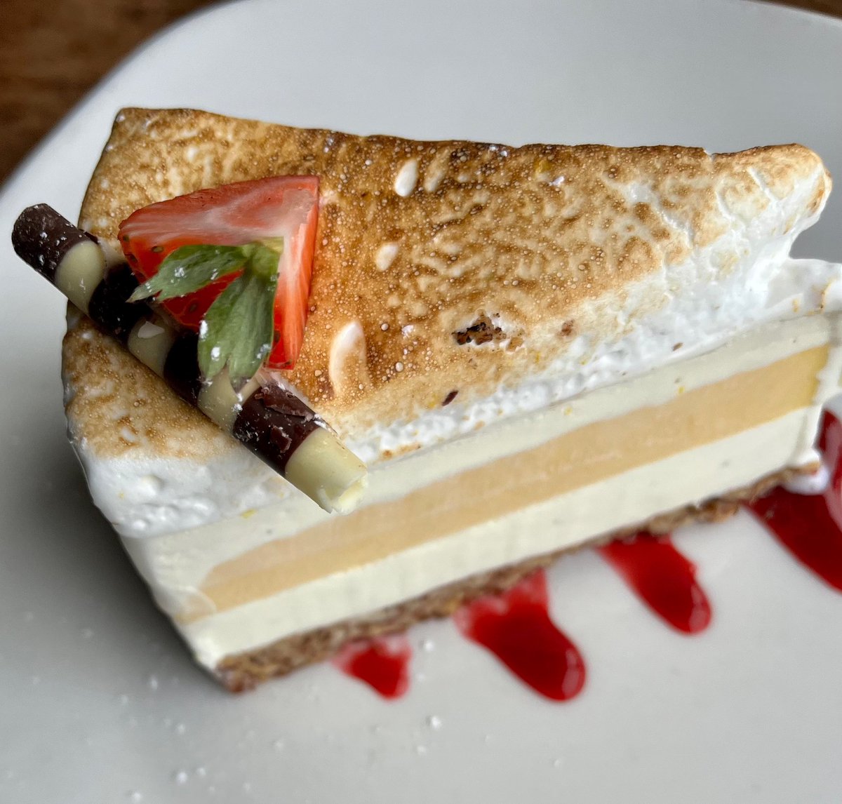 Special feature this weekend! Enjoy our famous lemon ice pie and a side of live music 🎶