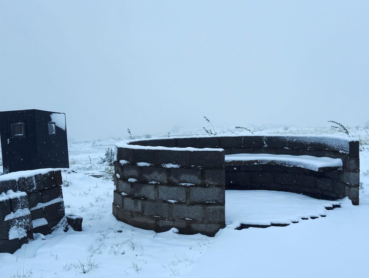 MrMatamane's tweet image. June the 4th gave us episode 1 of Snow in parts considered the Lowlands of Lesotho. 

Ho nkha round 2, ke hore patsi li kene ka stofong once. 
#2024Snow #LesothoSnowcapades #sNOwProblem #A2DistrictCommuter