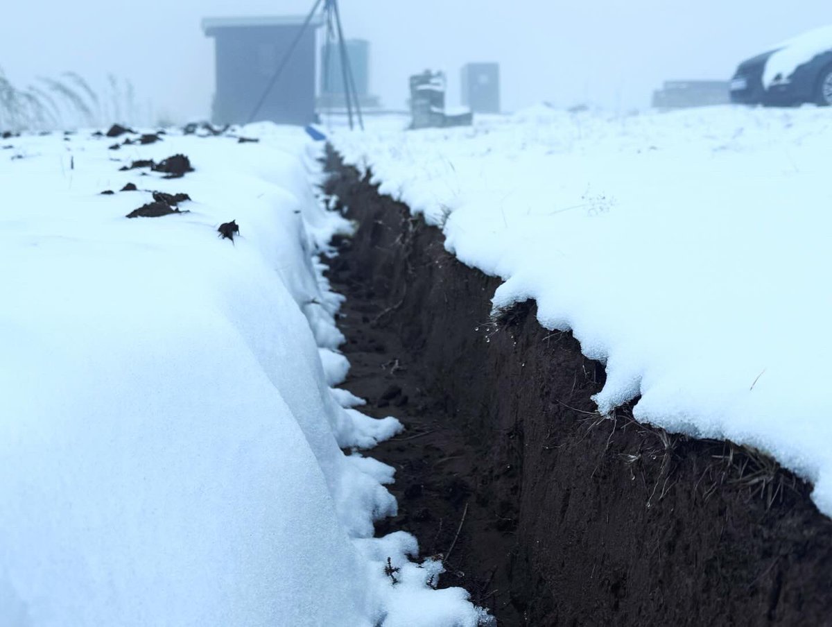 MrMatamane's tweet image. June the 4th gave us episode 1 of Snow in parts considered the Lowlands of Lesotho. 

Ho nkha round 2, ke hore patsi li kene ka stofong once. 
#2024Snow #LesothoSnowcapades #sNOwProblem #A2DistrictCommuter